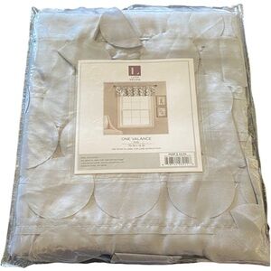 Lush Decor Gray Valances. Set of 2. NWT. 70” x 14”.